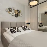 Appartement Apartport Wyjatkowe Z Widokiem Na Port W Gdyni By Renters