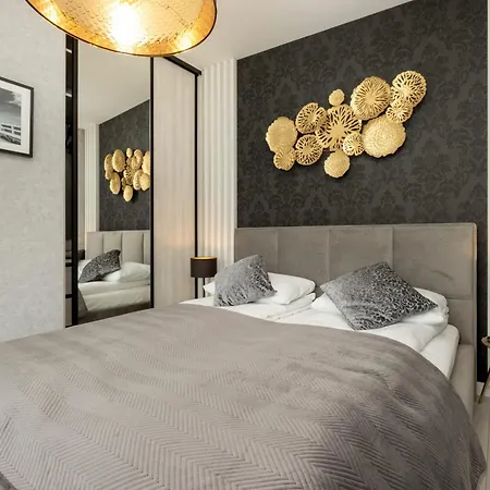 Apartport Wyjątkowe Z Widokiem Na Port W Gdyni By Renters Apartament